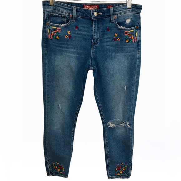 Lucky Brand Vintage Ava Embroidered Distressed Jeans - 4/27 - Picture 4 of 16